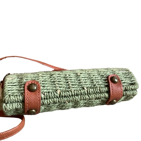 Vintage Style Small Green Wicker Bag Taco Crescent Shaped Boho - Picture 5 of 8